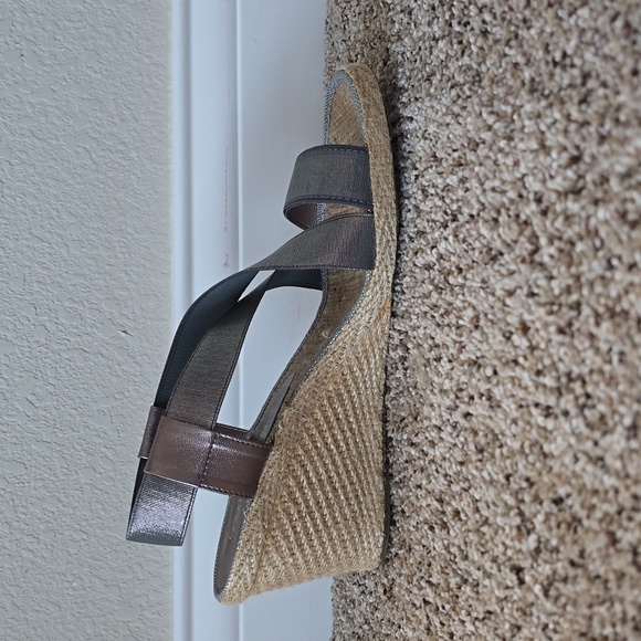 Andre Assous sz 8.5 Pewter Paloma Sandals - Picture 3 of 14